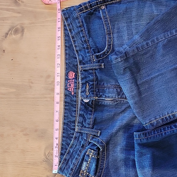 Cinch Woman's Jeans - Picture 3 of 4